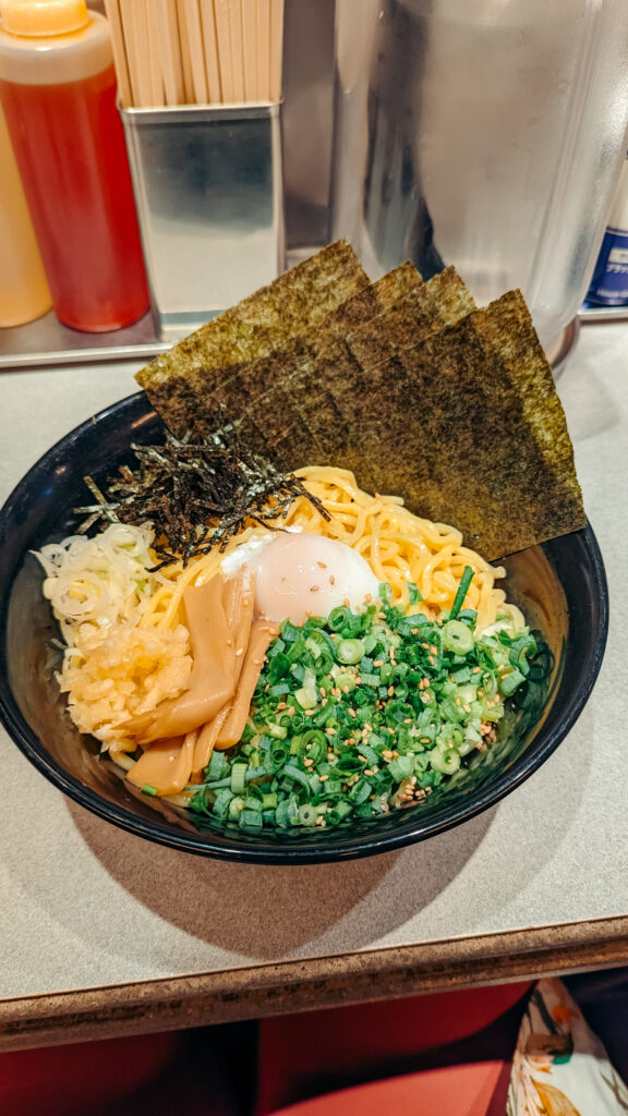 japońska kuchnia, co warto zjeść w Japonii, ramen, sushi, okonomiyaki, japońskie potrawy