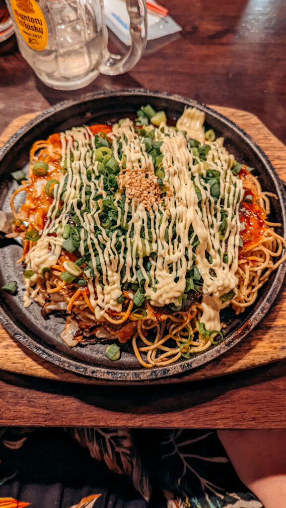 japońska kuchnia, co warto zjeść w Japonii, ramen, sushi, okonomiyaki, japońskie potrawy