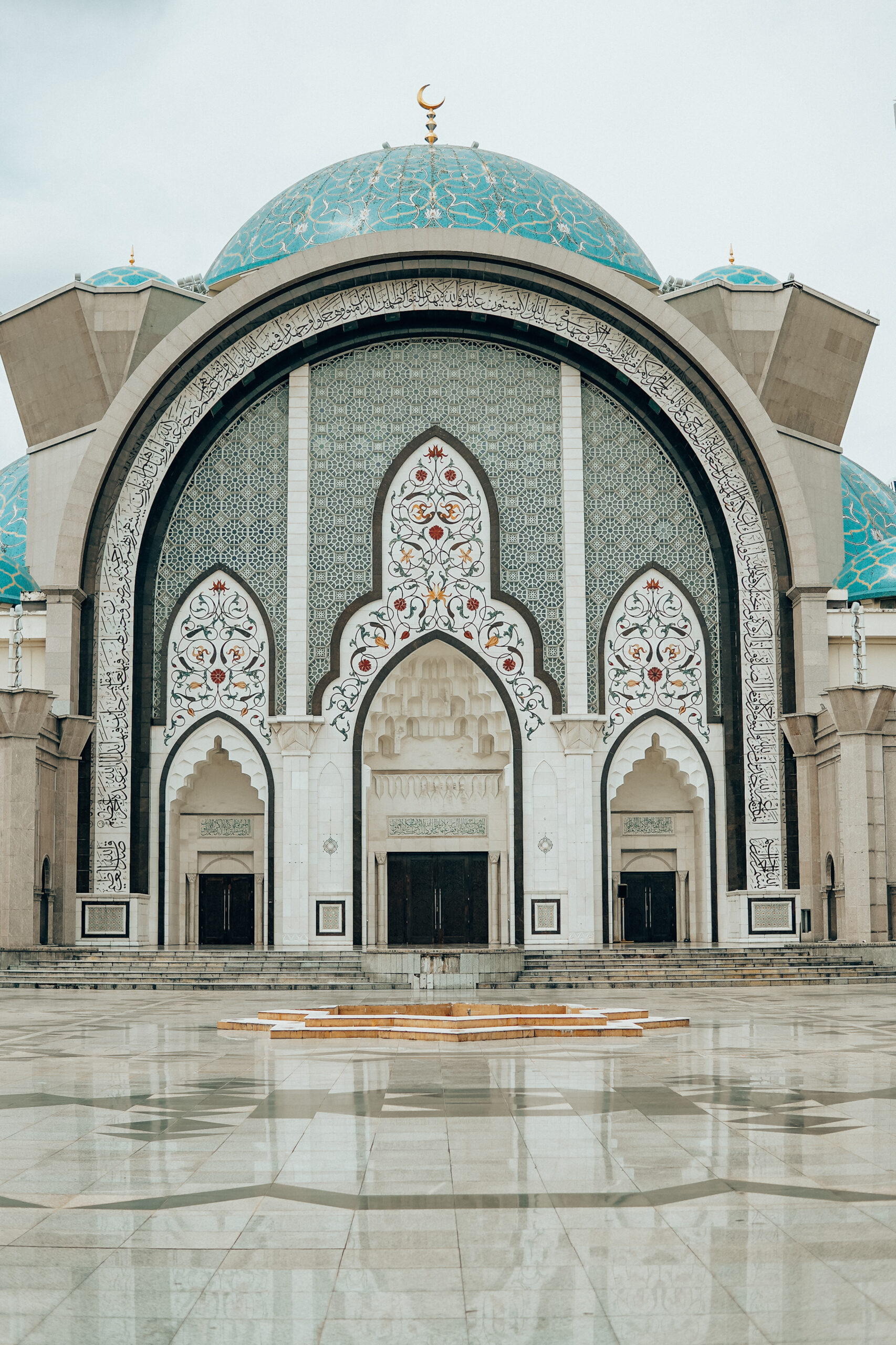 malezja, kuala lumpur, azja, atrakcje kuala lumpur, co warto zobaczyć w kuala lumpur, KL, co robić w malezji, ile dni w kuala lumpur, kiedy najlepiej jechać do malezji, atrakcje, petronas tower, batu caves, top miejsca w kuala lumpur, meczet