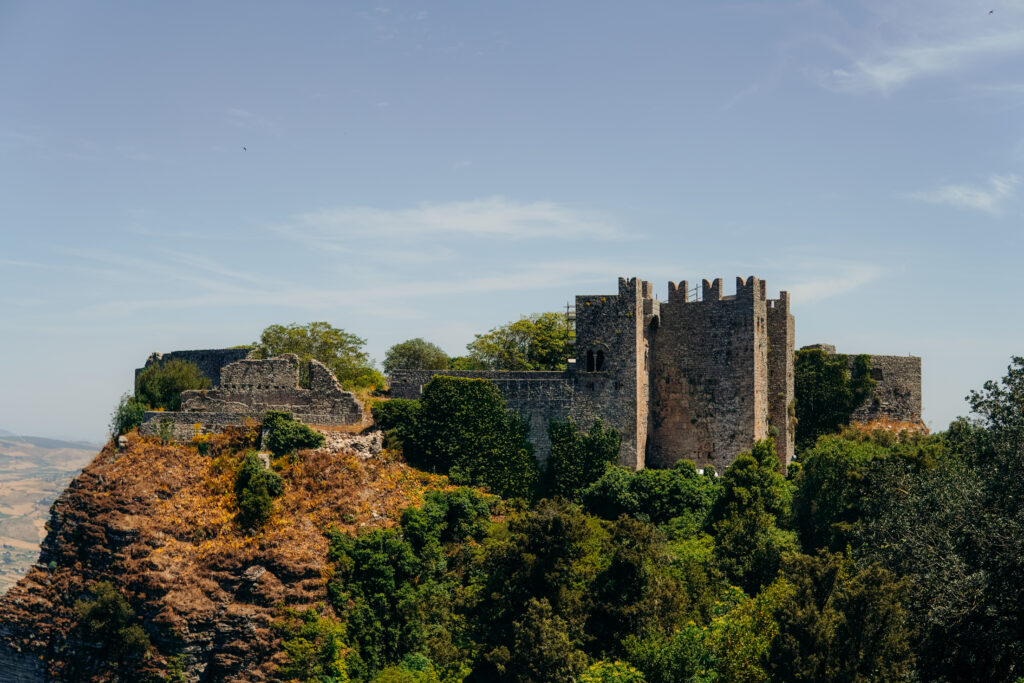 Erice co warto zobaczyć, Erice, Sycylia, Włochy, Podróże, nomadzi, atrakcje Sycylii, miasteczko 