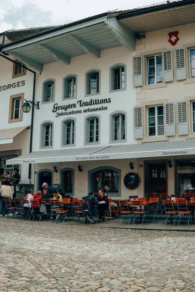 Gruyères w Szwajcarii, atrakcje w Gruyères, co robić w Gruyères , co zjeść w Gruyères , zamek w Gruyères , ser w Gruyères , muzeum w Gruyères , jak dojechać do Gruyères 
