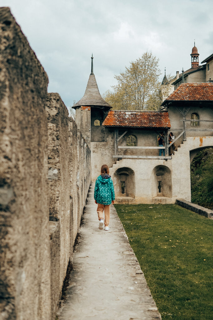 Gruyères w Szwajcarii, atrakcje w Gruyères, co robić w Gruyères , co zjeść w Gruyères , zamek w Gruyères , ser w Gruyères , muzeum w Gruyères , jak dojechać do Gruyères 