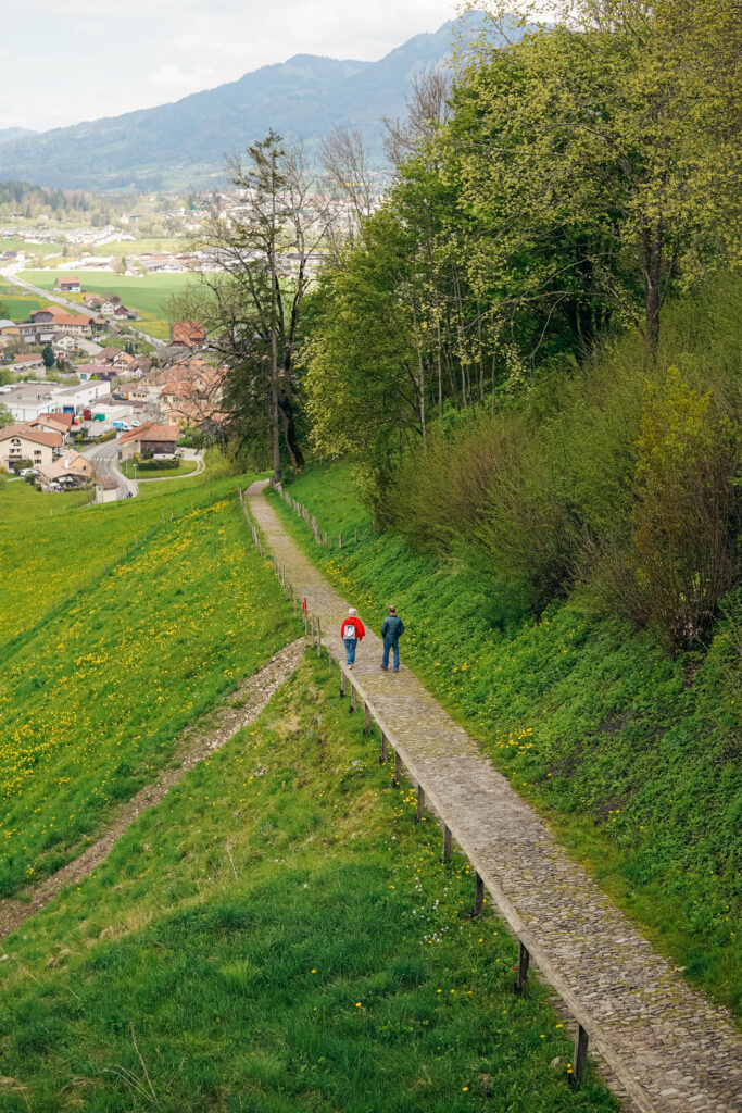 Gruyères w Szwajcarii, atrakcje w Gruyères, co robić w Gruyères , co zjeść w Gruyères , zamek w Gruyères , ser w Gruyères , muzeum w Gruyères , jak dojechać do Gruyères, HR Giger